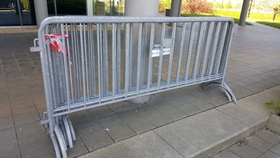 hot dipped galvanized fence panel temporary crowd control barrier